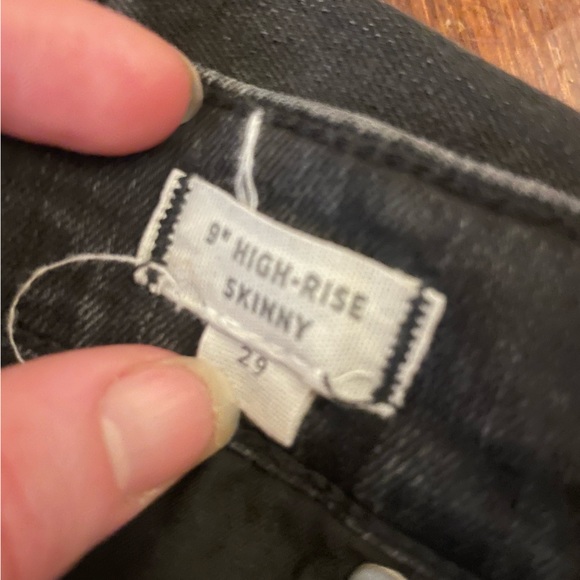 Madewell 9inch High Rise Skinny Jeans in black - Picture 4 of 7